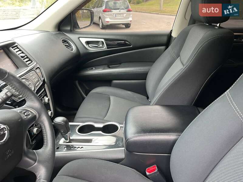 Позашляховик / Кросовер Nissan Pathfinder 2017 в Олександрії