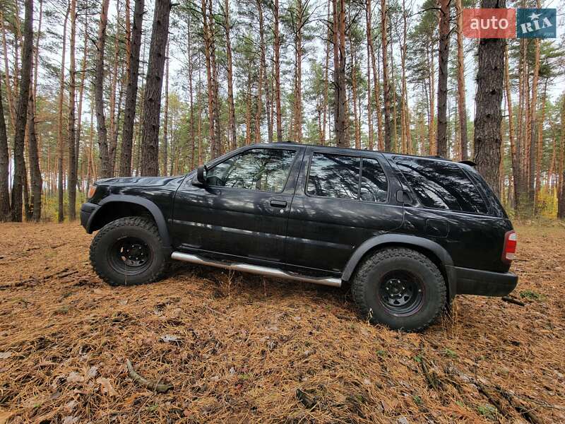 Внедорожник / Кроссовер Nissan Pathfinder 1997 в Харькове