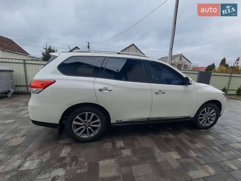 Позашляховик / Кросовер Nissan Pathfinder 2015 в Києві