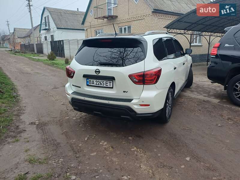 Позашляховик / Кросовер Nissan Pathfinder 2017 в Олександрії фото 19 Позашляховик / Кросовер Nissan Pathfinder 2017 в Олександрії