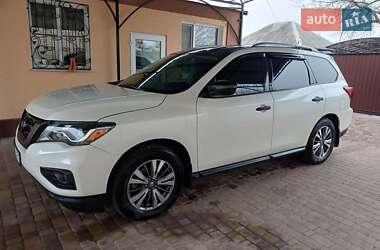 Внедорожник / Кроссовер Nissan Pathfinder 2017 в Александрие