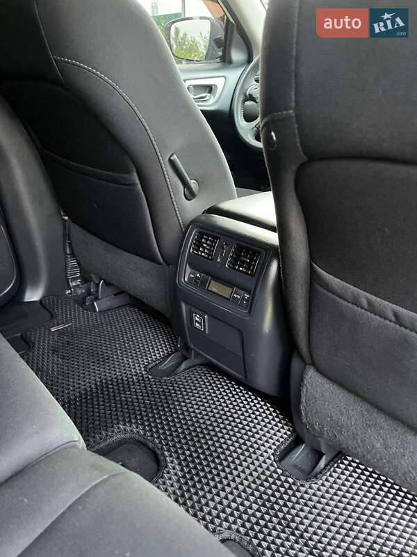 Позашляховик / Кросовер Nissan Pathfinder 2017 в Олександрії фото 35 Позашляховик / Кросовер Nissan Pathfinder 2017 в Олександрії