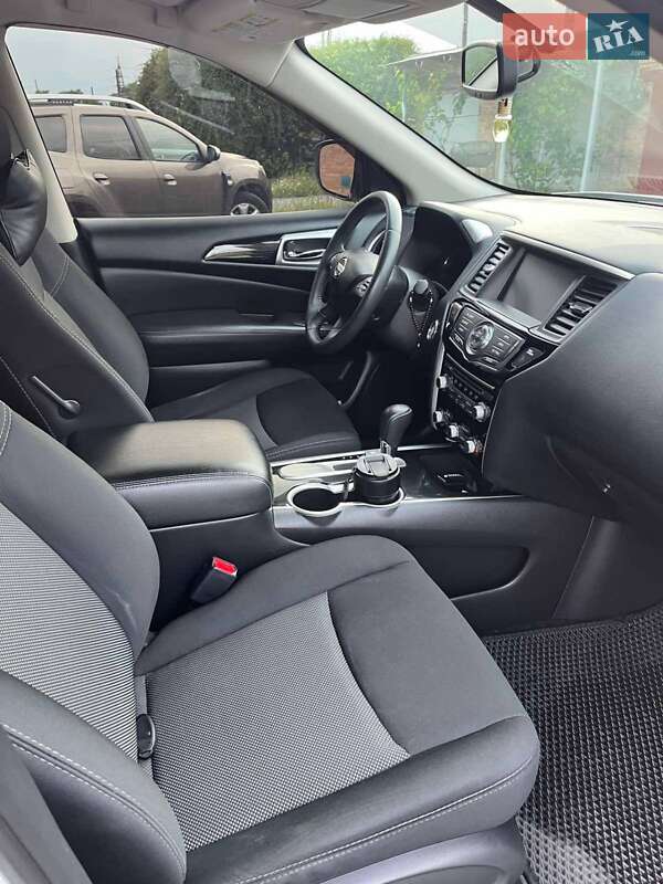 Позашляховик / Кросовер Nissan Pathfinder 2017 в Олександрії фото 33 Позашляховик / Кросовер Nissan Pathfinder 2017 в Олександрії