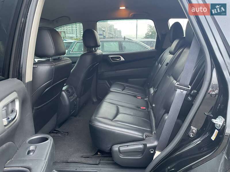 Позашляховик / Кросовер Nissan Pathfinder 2016 в Києві