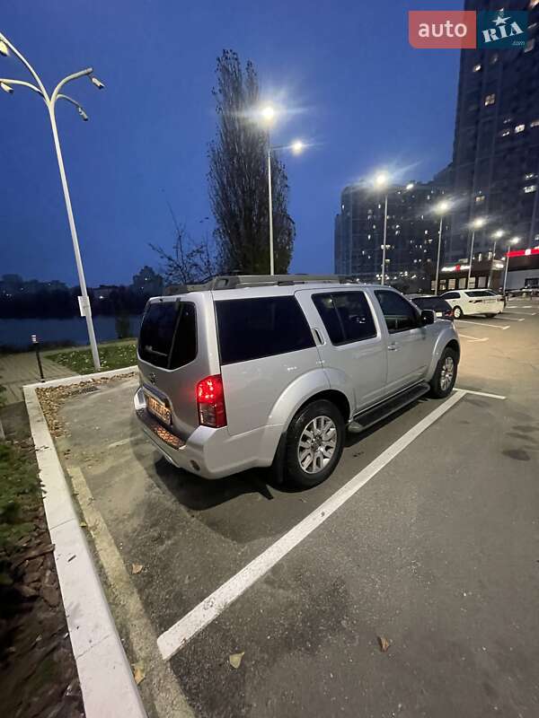 Позашляховик / Кросовер Nissan Pathfinder 2012 в Києві
