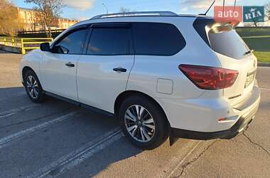 Внедорожник / Кроссовер Nissan Pathfinder 2017 в Александрие