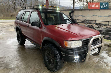 Внедорожник / Кроссовер Nissan Pathfinder 1997 в Рахове