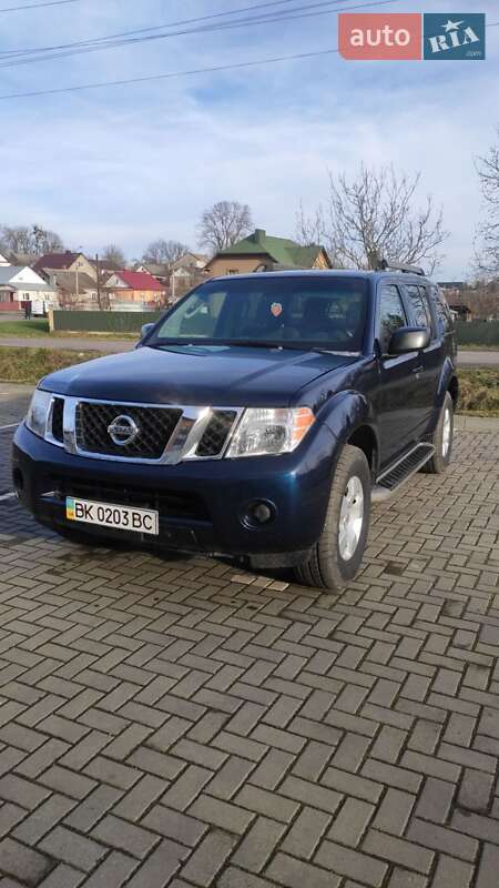 Позашляховик / Кросовер Nissan Pathfinder 2008 в Дубні