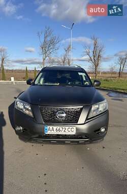 Позашляховик / Кросовер Nissan Pathfinder 2015 в Києві