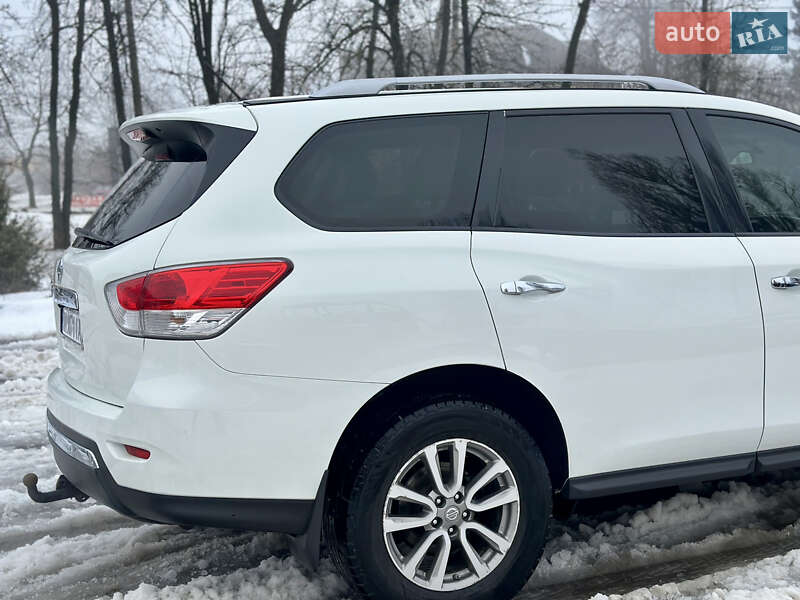 Внедорожник / Кроссовер Nissan Pathfinder 2015 в Черновцах