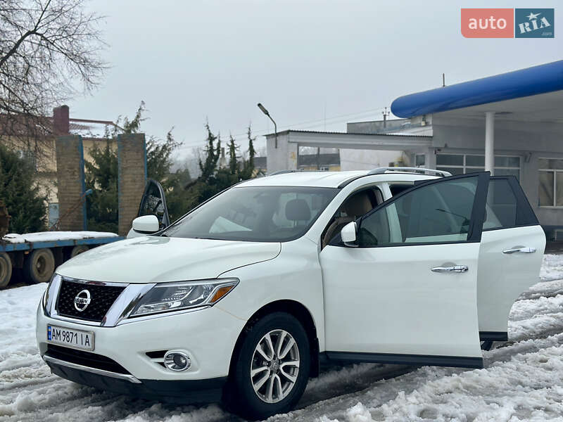 Внедорожник / Кроссовер Nissan Pathfinder 2015 в Черновцах