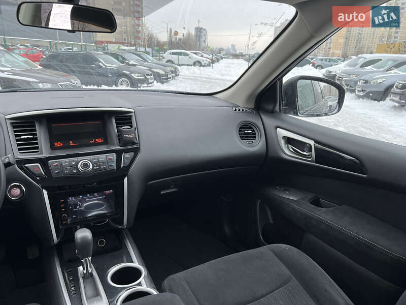 Внедорожник / Кроссовер Nissan Pathfinder 2016 в Киеве