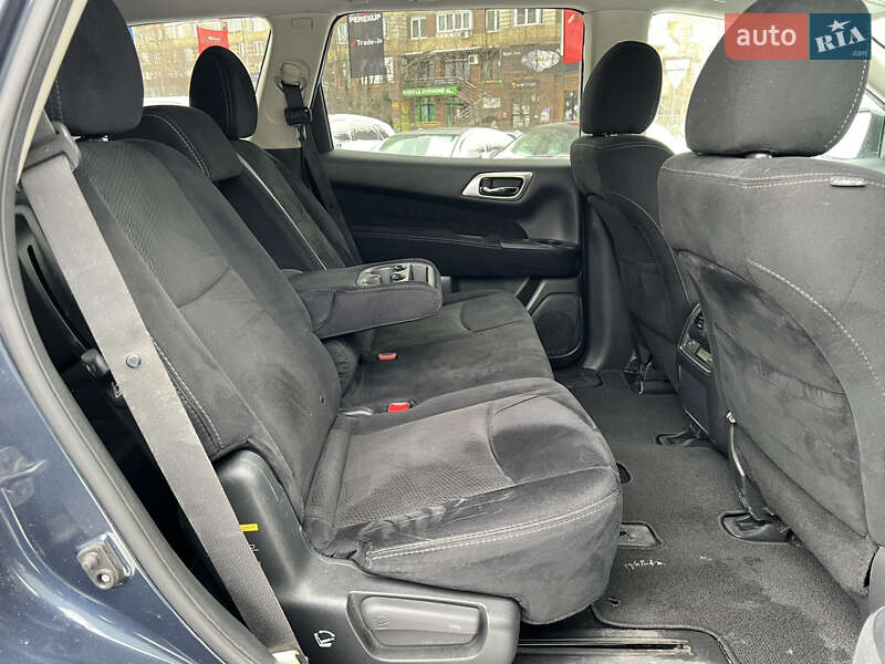 Внедорожник / Кроссовер Nissan Pathfinder 2016 в Киеве