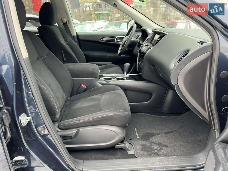 Внедорожник / Кроссовер Nissan Pathfinder 2016 в Киеве