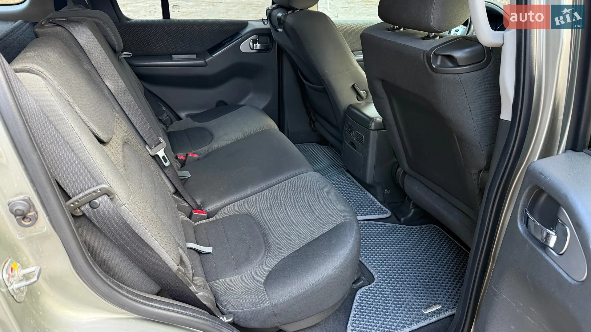 2011 Nissan Pathfinder - мініатюра 29