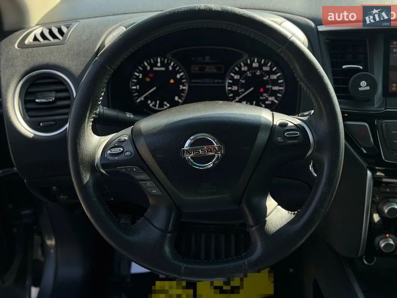 Внедорожник / Кроссовер Nissan Pathfinder 2016 в Ужгороде