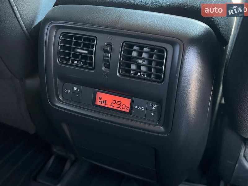 Внедорожник / Кроссовер Nissan Pathfinder 2016 в Ужгороде