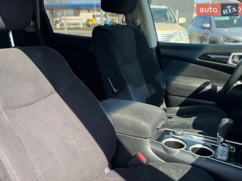 Внедорожник / Кроссовер Nissan Pathfinder 2016 в Ужгороде