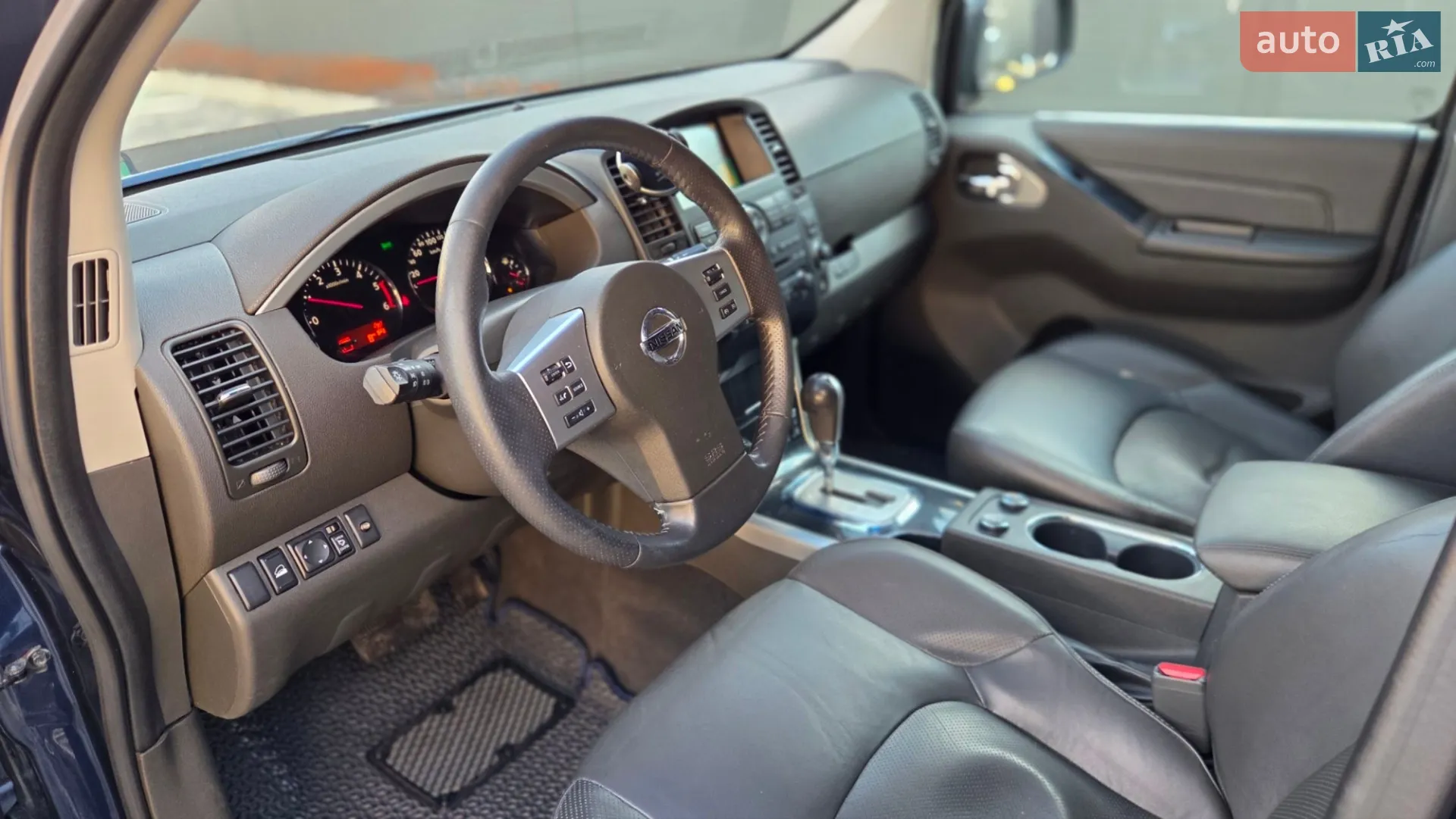 2011 Nissan Pathfinder - мініатюра 21