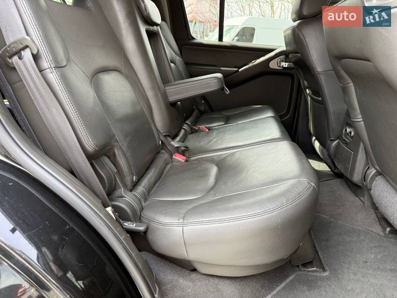 Внедорожник / Кроссовер Nissan Pathfinder 2006 в Днепре