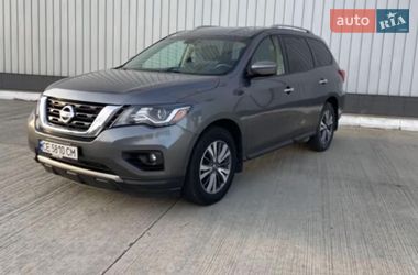 Внедорожник / Кроссовер Nissan Pathfinder 2017 в Черновцах