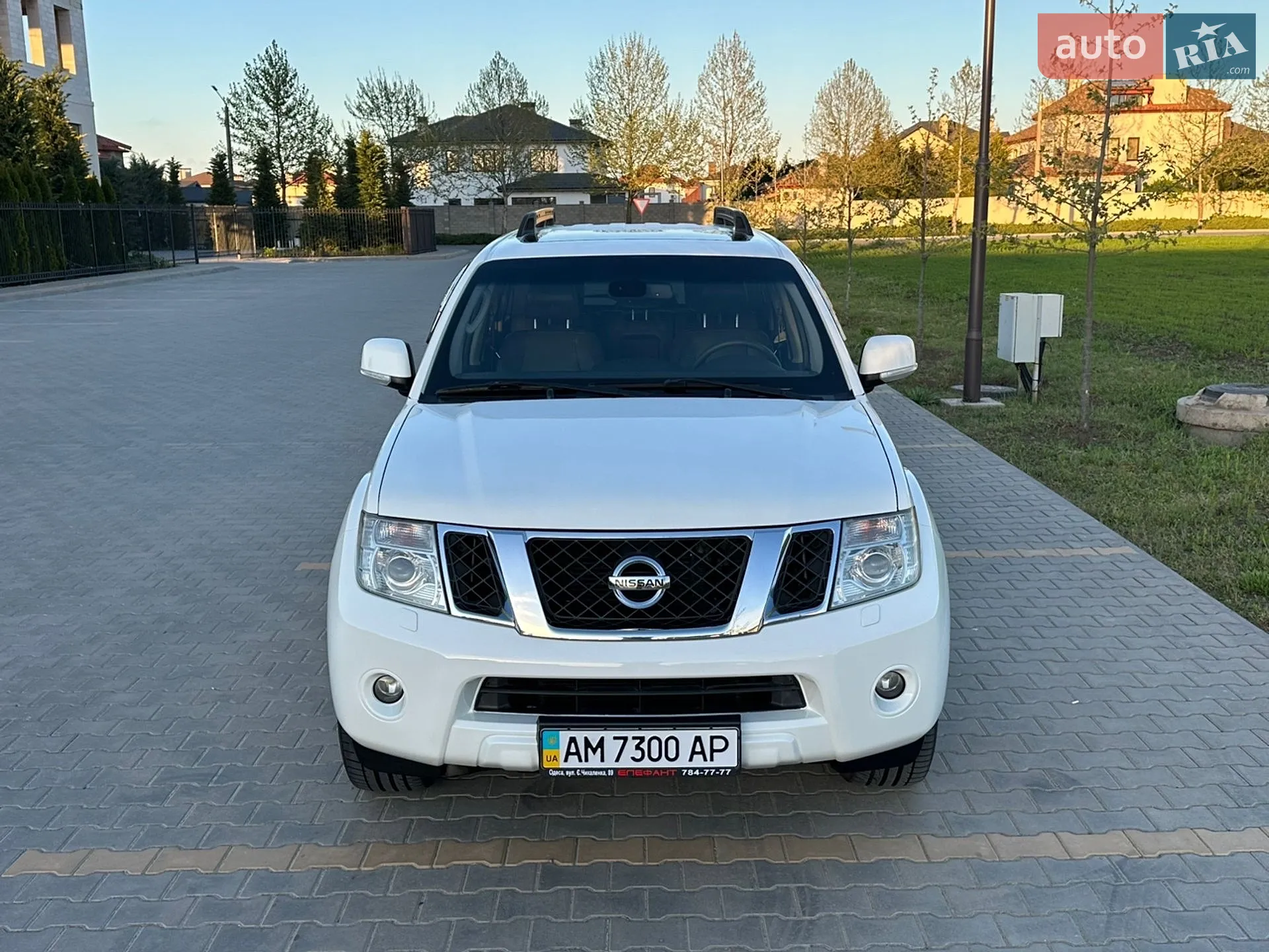2010 Nissan Pathfinder - мініатюра 2