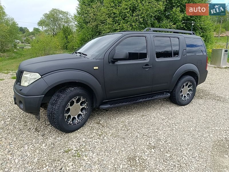 Внедорожник / Кроссовер Nissan Pathfinder 2004 в Сторожинце