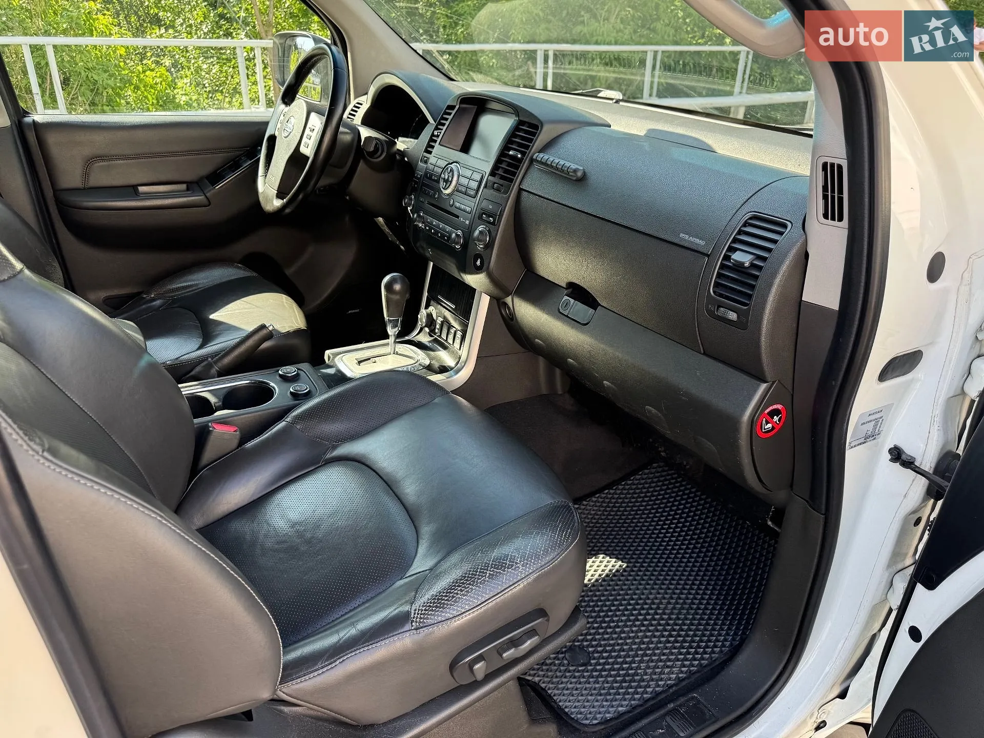 2011 Nissan Pathfinder - мініатюра 27