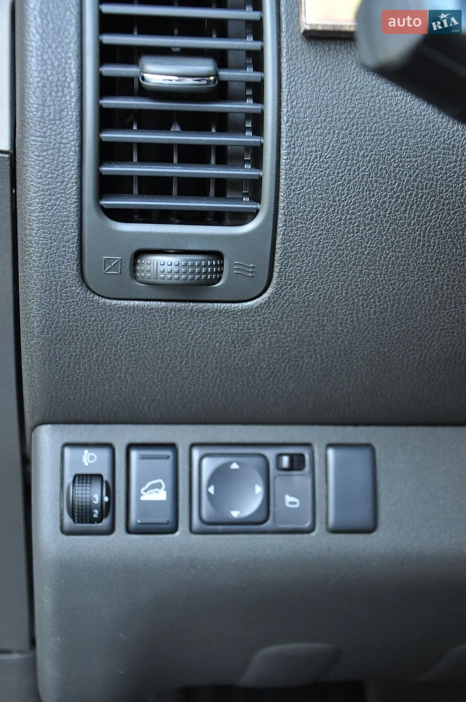 2011 Nissan Pathfinder - мініатюра 32