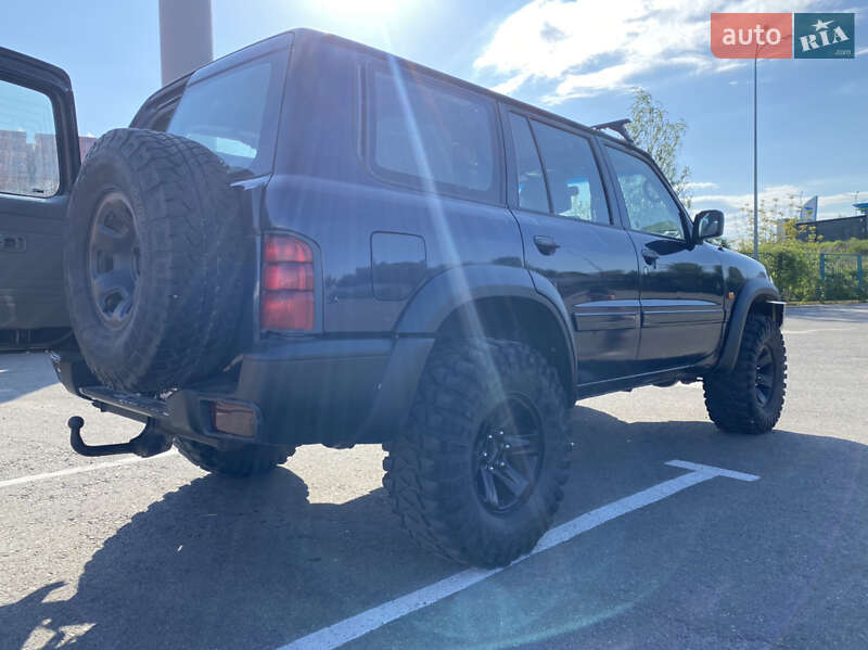 Внедорожник / Кроссовер Nissan Patrol 2002 в Ужгороде