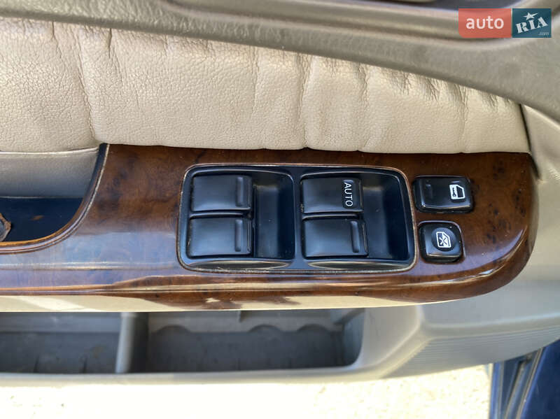 Внедорожник / Кроссовер Nissan Patrol 2002 в Ужгороде