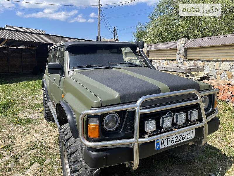 Внедорожник / Кроссовер Nissan Patrol 1996 в Яремче