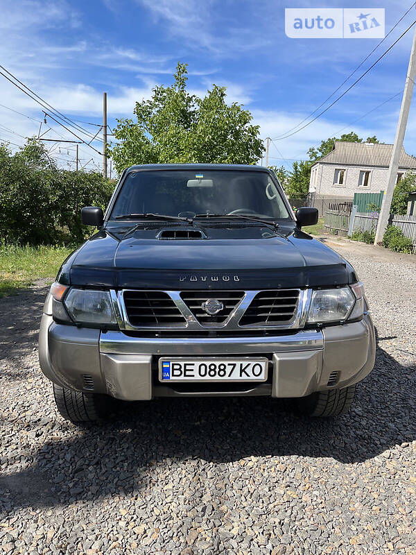 Внедорожник / Кроссовер Nissan Patrol 2001 в Первомайске