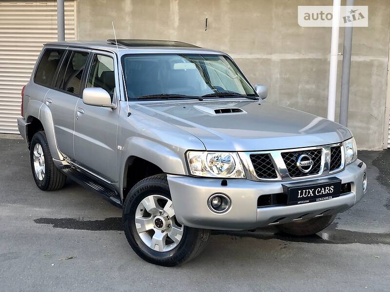 Позашляховик / Кросовер Nissan Patrol 2004 в 