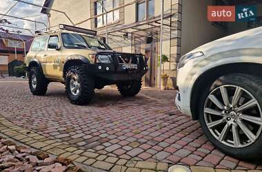 Внедорожник / Кроссовер Nissan Patrol 2002 в Тячеве