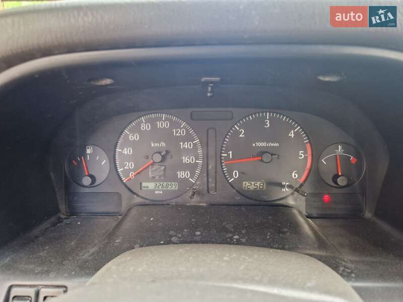 Позашляховик / Кросовер Nissan Patrol 2002 в Тячеві