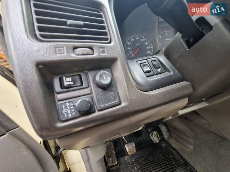 Позашляховик / Кросовер Nissan Patrol 2002 в Тячеві