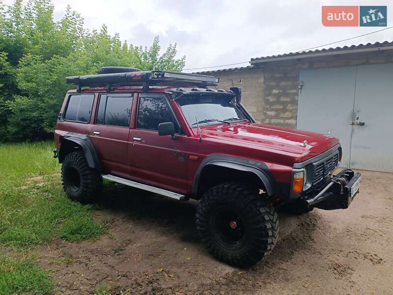 Внедорожник / Кроссовер Nissan Patrol 1992 в Лохвице