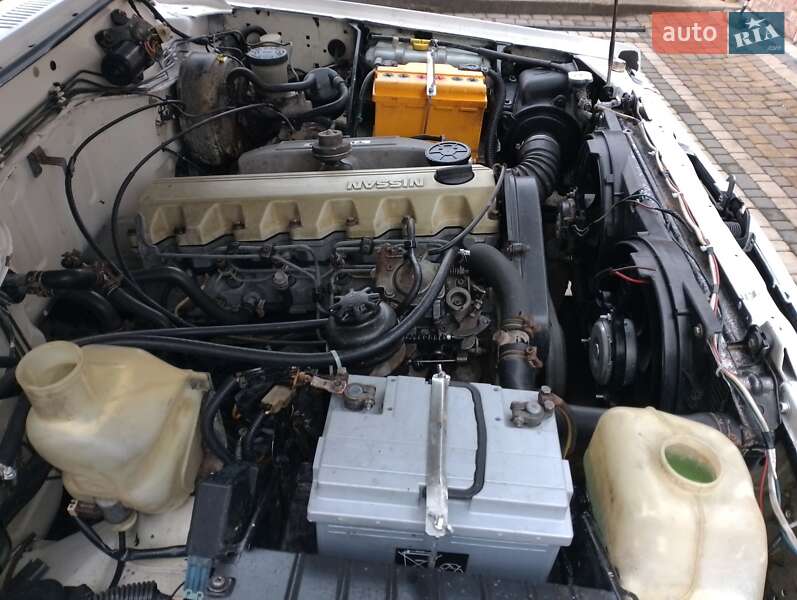 Позашляховик / Кросовер Nissan Patrol 1990 в Івано-Франківську