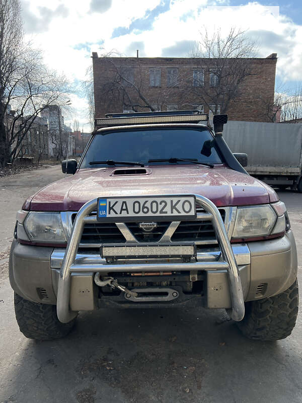 Внедорожник / Кроссовер Nissan Patrol 2000 в Киеве