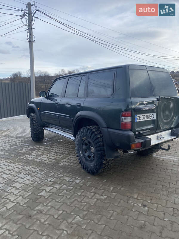 Внедорожник / Кроссовер Nissan Patrol 2000 в Сторожинце