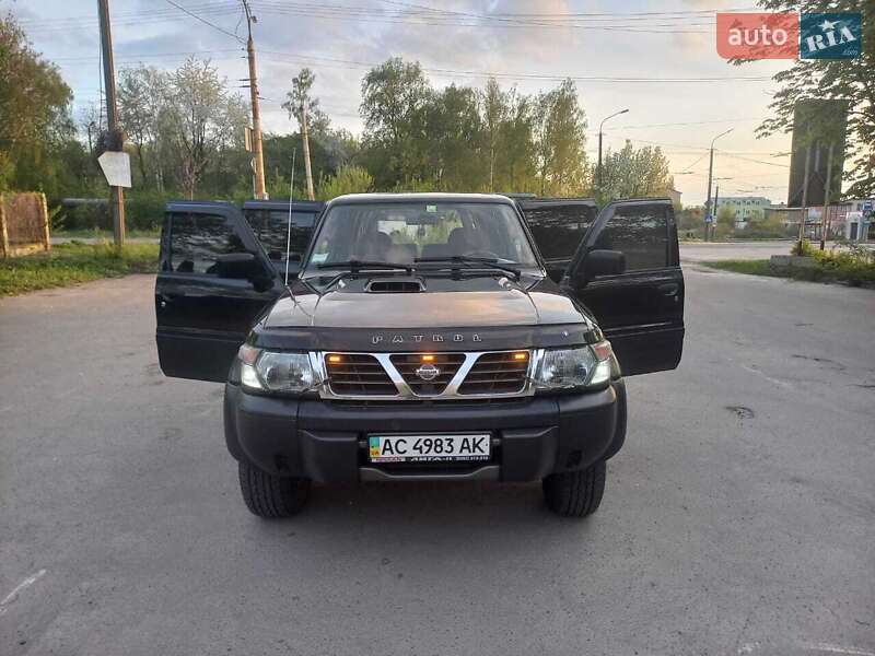 Внедорожник / Кроссовер Nissan Patrol 2001 в Луцке