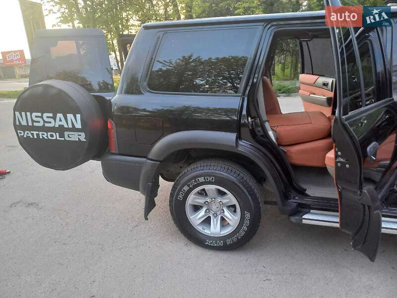 Внедорожник / Кроссовер Nissan Patrol 2001 в Луцке