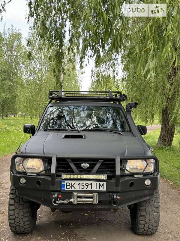 Внедорожник / Кроссовер Nissan Patrol 2000 в Ровно