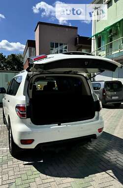 Позашляховик / Кросовер Nissan Patrol 2013 в 