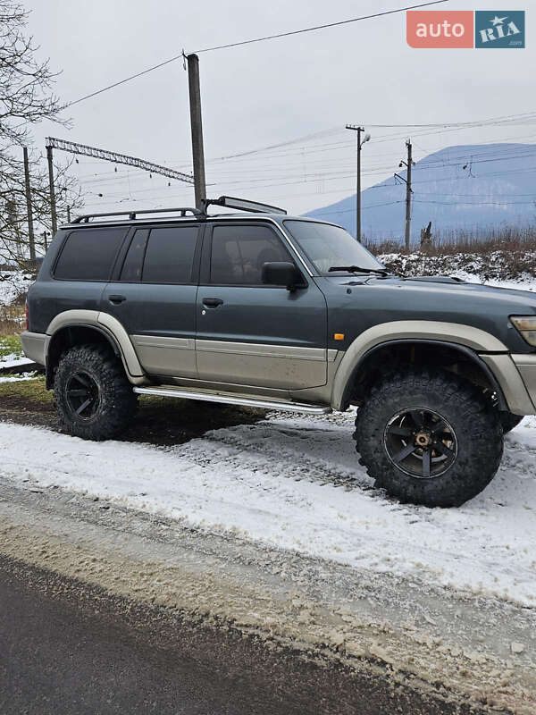 Внедорожник / Кроссовер Nissan Patrol 2001 в Перечине