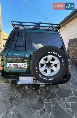 Внедорожник / Кроссовер Nissan Patrol 1999 в 
