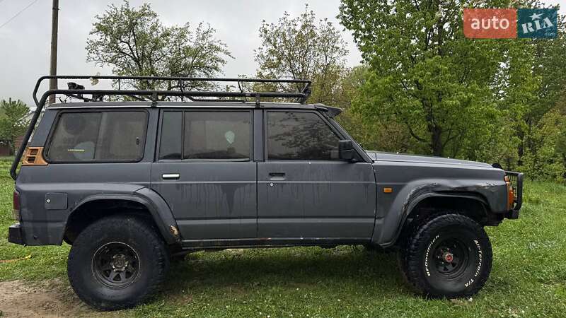 Внедорожник / Кроссовер Nissan Patrol 1992 в 