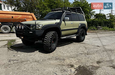 Внедорожник / Кроссовер Nissan Patrol 2000 в Мукачево