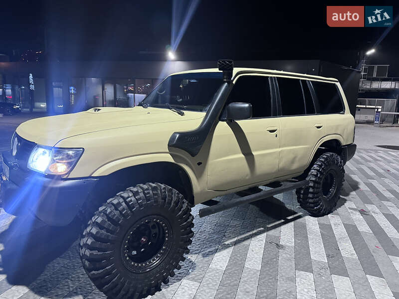 Позашляховик / Кросовер Nissan Patrol 2001 в Ужгороді